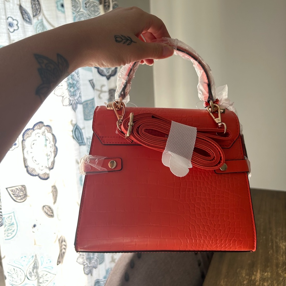 💖HOST PICK💖
Aldo Red Croc-Embossed Top-Handle Shoulder Bag with Gold Hardware - Picture 2 of 7